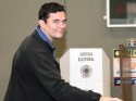 Sob aplausos, Moro vota em Curitiba (veja o vídeo)