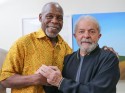 Ator americano, marido de ativista brasileira, visita Lula e é festejado por petistas (Veja o Vídeo)