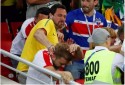 Brasileiros e sérvios promovem lamentável espetáculo de selvageria na Copa (Veja o Vídeo)