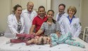 Operação hoje pretende separar o cérebro, veias e artérias de irmãs siamesas brasileiras