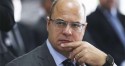 Inexplicavelmente, Witzel compra respiradores pelo dobro do preço