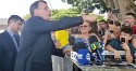 Folha faz nova matéria "oportunista" e Bolsonaro atropela: “Patifaria! Canalha! Mentirosa!” (veja o vídeo)