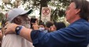 Emocionante! Bolsonaro tem encontro com velho amigo que o ensinou a dirigir (veja o vídeo)