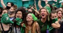 Câmara da Argentina aprova legalização do aborto e gera "festa" de militantes nas ruas (veja o vídeo)