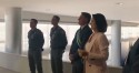 Um homem de fé, Bolsonaro chora ao lado de Michele, em hino de louvor (veja o vídeo)
