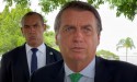 Bolsonaro é abordado por mulher, recebe pedido inusitado e surpreende a todos com ligação (veja o vídeo)