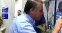 Bolsonaro joga na Mega da Virada e ‘recebe premio’ antecipado ao sair de lotérica (veja o vídeo)