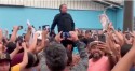 Multidão impressionante ‘cerca’ Bolsonaro em Santa Catarina e levanta importante questão para 2022 (veja o vídeo)