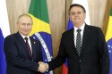 Bolsonaro faz visita a Putin, incomoda a União Europeia e se consolida como grande liderança mundial
