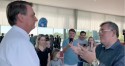 Bolsonaro quebra o protocolo e recebe pessoalmente visitantes do Alvorada (veja o vídeo)