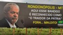 PT quer que TSE proíba instalação de outdoors que chamam Lula de "ladrão"