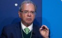 Na Suíça, Paulo Guedes bate o... Punho na mesa!