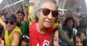 No metrô, mulher com camisa do PT é cercada por multidão bolsonarista e o inusitado acontece (veja o vídeo)