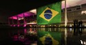 Manifestantes vão ao Palácio do Planalto e deixam recado inusitado para Bolsonaro