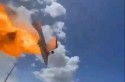 Em cena horrível avião pega fogo e cai em rodovia (veja o vídeo)