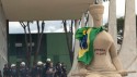 Mulher que escreveu "Perdeu, mané" na estátua do STF tem seu destino praticamente selado