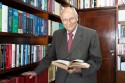 O maior jurista vivo do país, aos 90 anos, é alvo de "perseguição" por interpretar a Constituição e desagradar o sistema