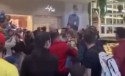 Esquerdistas tentam hostilizar Carlos Bolsonaro em Shopping e tomam resposta do povo