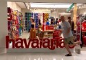 Concorrentes da Havaianas não perdem tempo e impõem "lição" na lacração