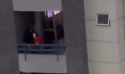 Casal faz sexo na sacada, vizinhos chamam a polícia e vídeo viraliza (veja o vídeo)