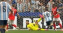 Messi perde pênalti, mas logo em seguida "desencanta" (veja o vídeo)