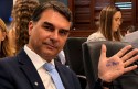 A diplomacia do governo Lula se esconde e Flávio defende o Brasil durante audiência da Seção 301
