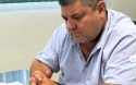Depois de tentar sangrar o bolso da população, prefeito de paraíso turístico processa quem teve coragem de criticá-lo