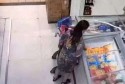 Médica é flagrada furtando produtos em supermercado e acaba presa
