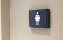 Importante capital nordestina sanciona lei que proíbe uso de banheiro feminino por mulheres trans