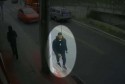 Homem invade farmácia dispara 12 tiros contra a ex-namorada e foge calmamente (veja o vídeo)