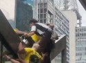 "Infiltrado" tenta começar "quebra-quebra", mas é desmascarado e toma lição (veja o vídeo)