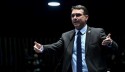PF sente a pressão e arrega no caso Flávio Bolsonaro