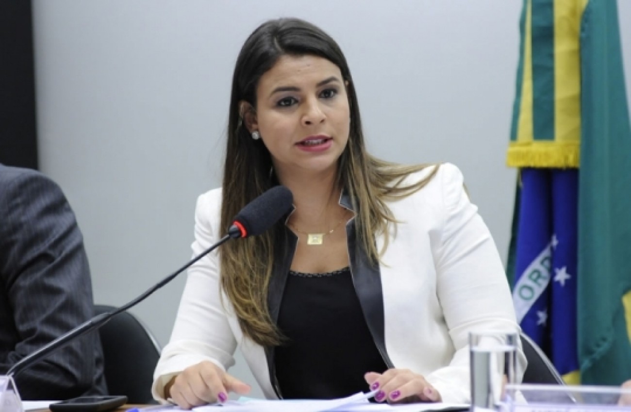 Deputada mais jovem da Câmara silencia o plenário com lucidez do ...