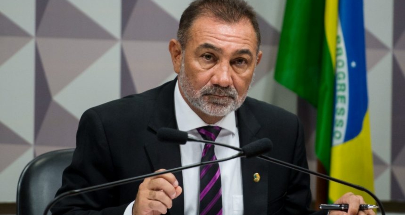 Filha de 17 anos faz ser ssima acusa o contra o pai senador e