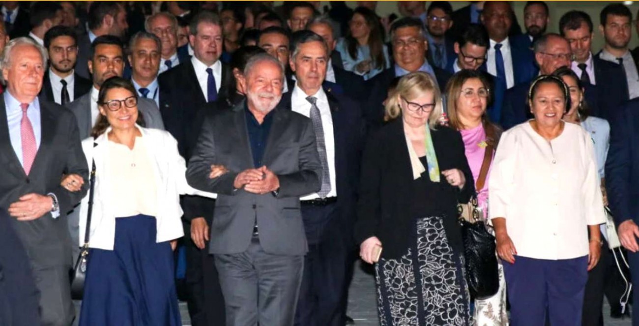 J.R. Guzzo revela a “mudança de regime” no país e expõe “O Brasil da ...