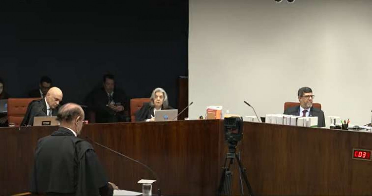 "Não é somente Bolsonaro e seus assessores diretos que estão sendo julgados"