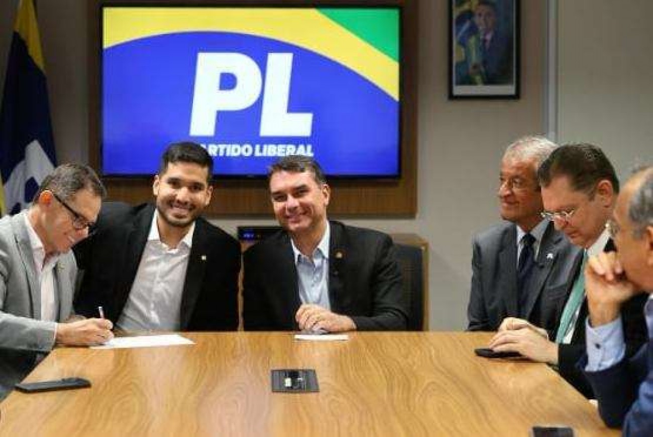 Voo eleitoral de Flávio provoca debandada de deputados para o PL. E o PT fica estagnado...