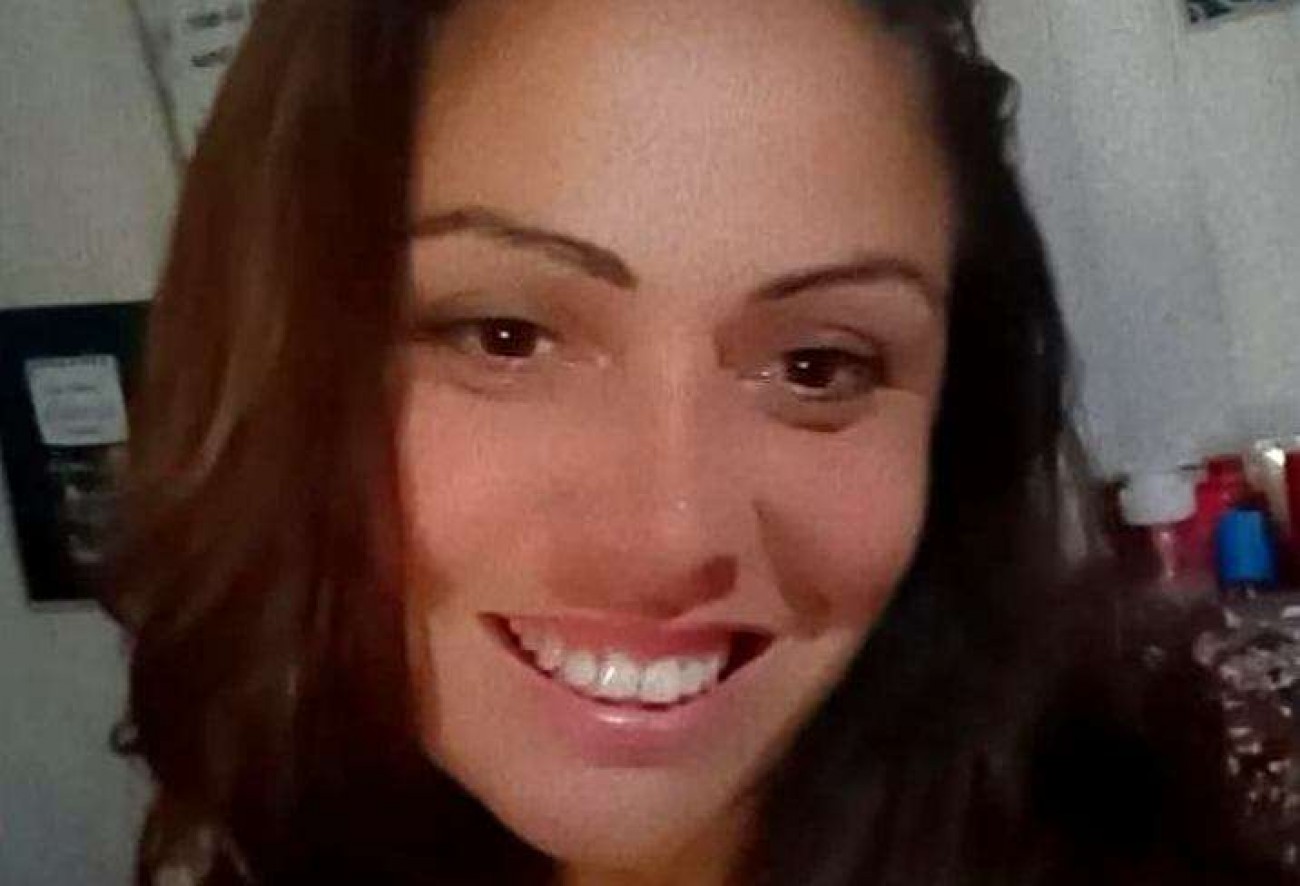 Mulher é encontrada morta dentro de casa e namorado confessa o crime