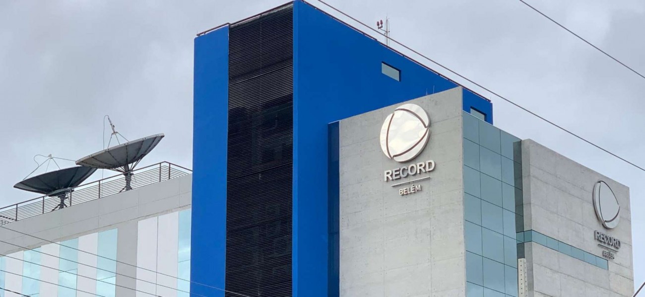 Famosa apresentadora e atriz é demitida da Record