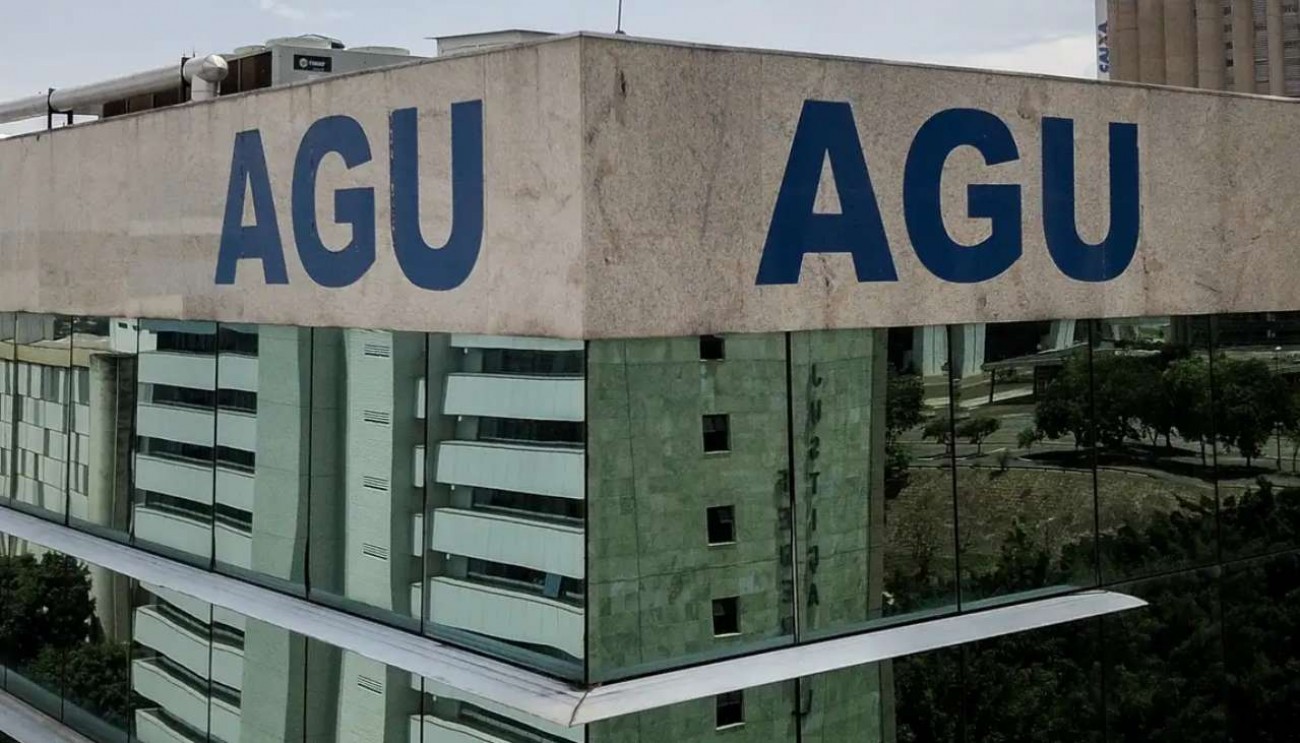 Estranhamente, AGU de Lula recua