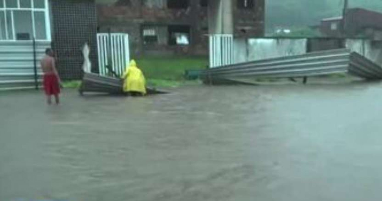 Chuva deixa destruição por todo o país e novo alerta surge para as próximas horas