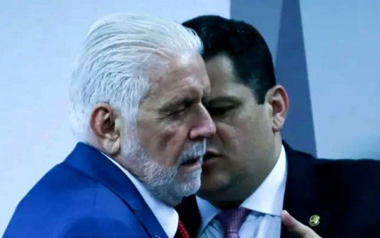 A frase profética sussurrada por Alcolumbre no ouvido de Jaques Wagner