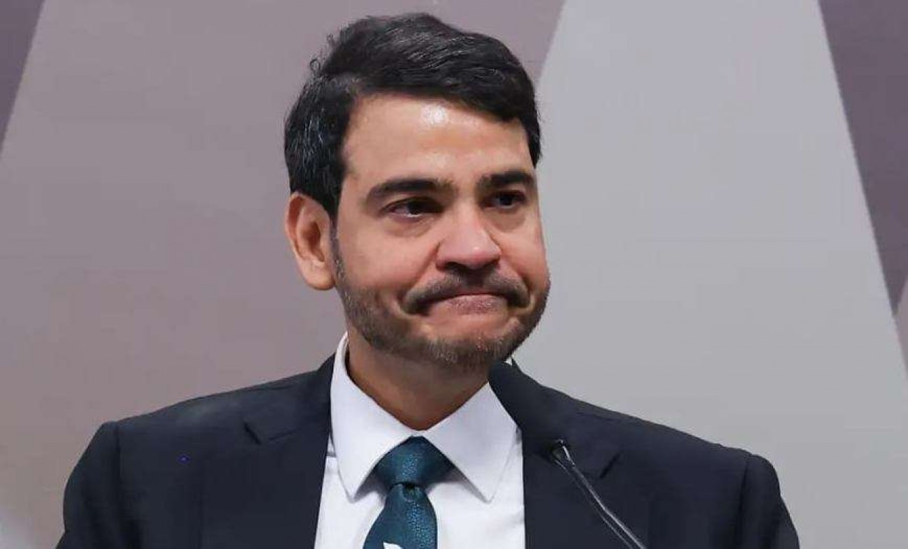 Messias conversa com Lula e magoado pede pra sair