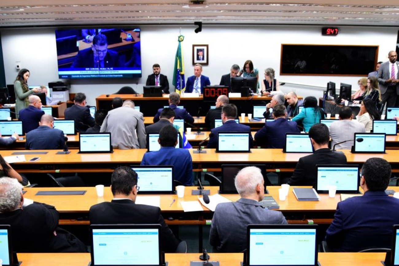 Cover image for Comissão de Segurança aprova projeto que suspende decreto que criou a Força Nacional de Segurança Pública