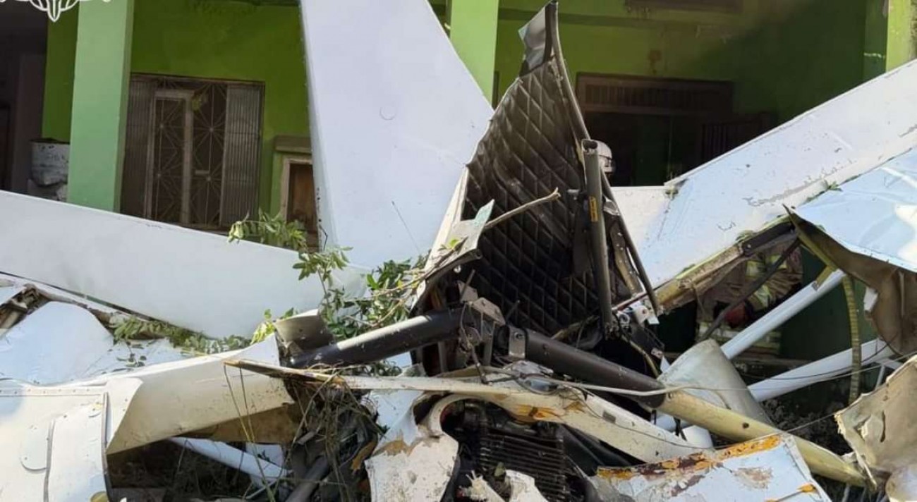 Cover image for Avião cai sobre casa em Nova Iguaçu e piloto morre na hora (veja o vídeo)