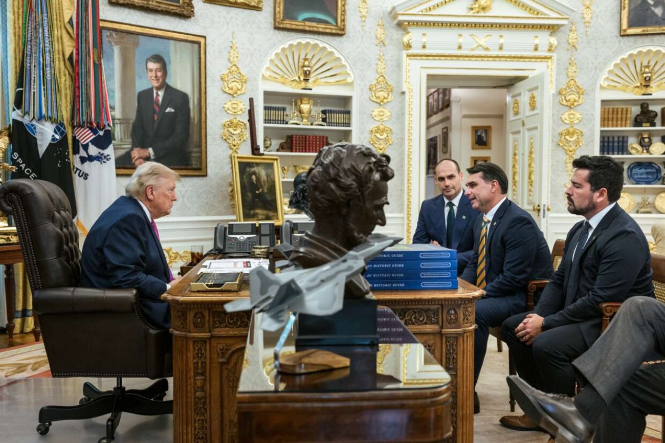 URGENTE: Trump publica mensagem enaltecendo Flávio