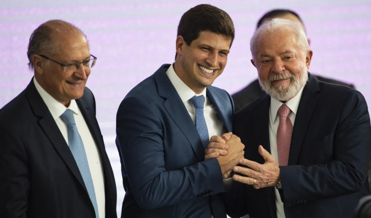 Cover image for João Campos derrete em Pernambuco e caminha para a derrota