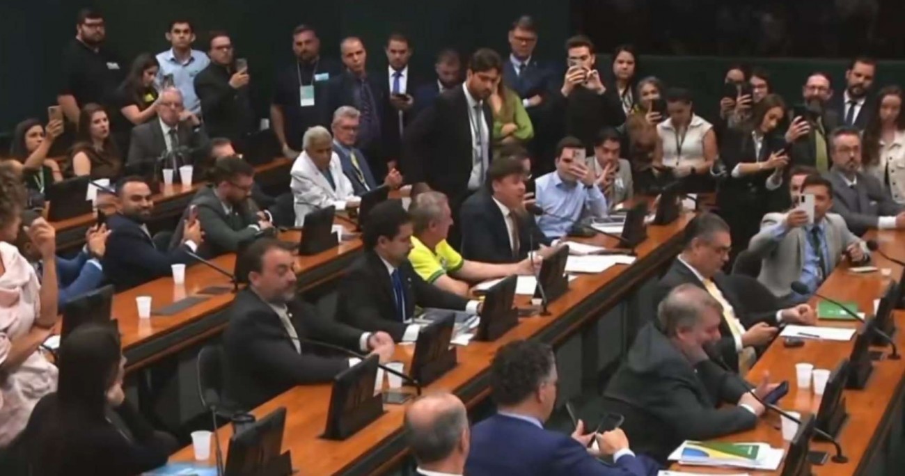 Cover image for URGENTE: Redução da maioridade penal é aprovada na CCJ e esquerda "surta" (veja o vídeo)
