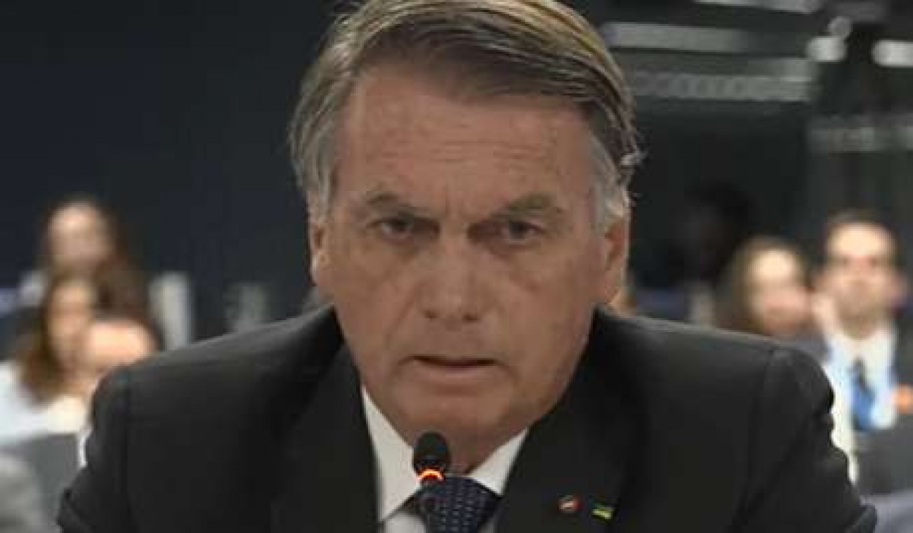 Tornozeleira de Bolsonaro apresenta falha antes de partida da Seleção Brasileira