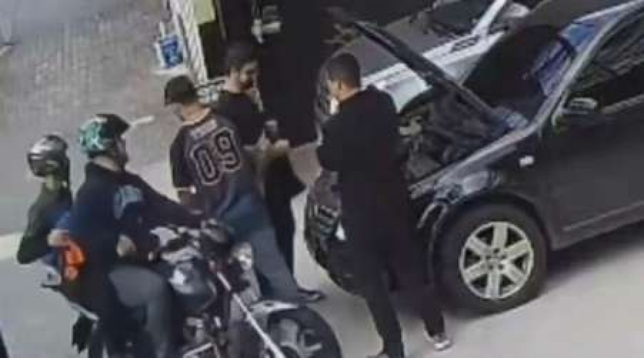 Policial reage a "assalto", atira em dois e só depois descobre que era "brincadeira" (veja o vídeo)